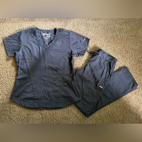 Grey's Anatomy Women Scrubs - Picture 1 of 4